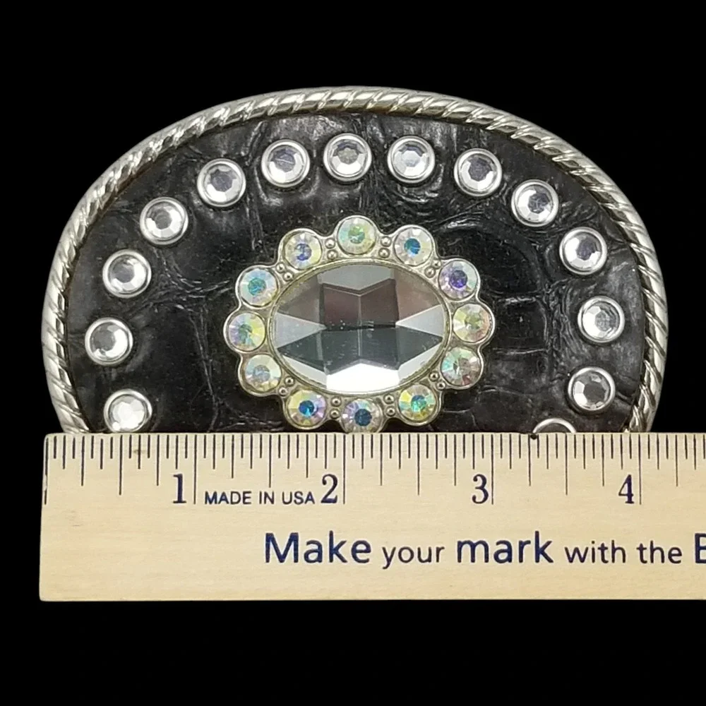 Unbranded belt buckle